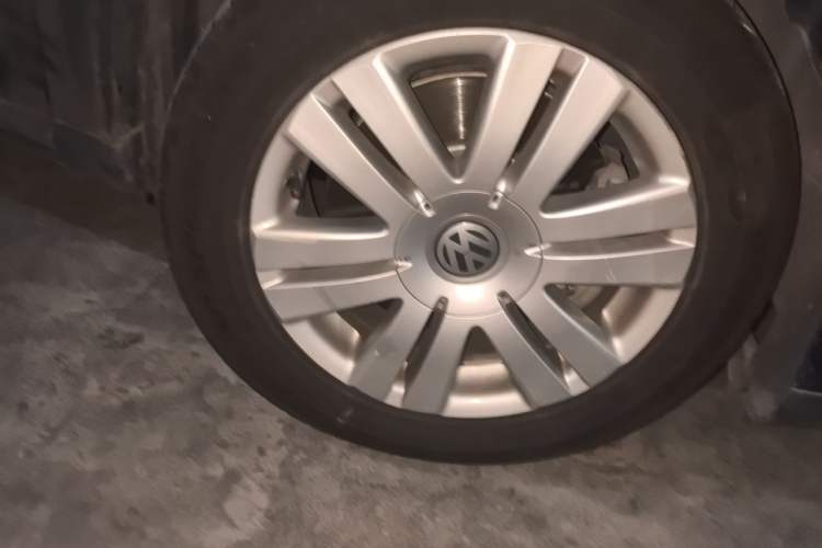 Used Volkswagen Magotan 2009 1.8 TSI DSG Comfort Edition Right Front Wheel Hub
