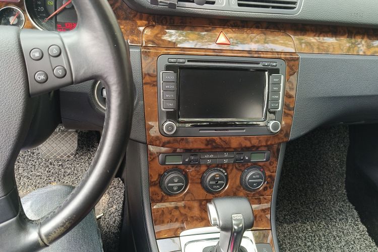Used Volkswagen Magotan 2009 2.0 TSI DSG Luxury Version Audio And AC Panel
