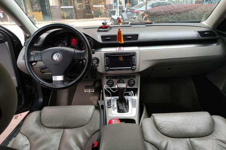 Used Volkswagen Magotan 2009 1.8 TSI DSG Comfort Edition Center Console