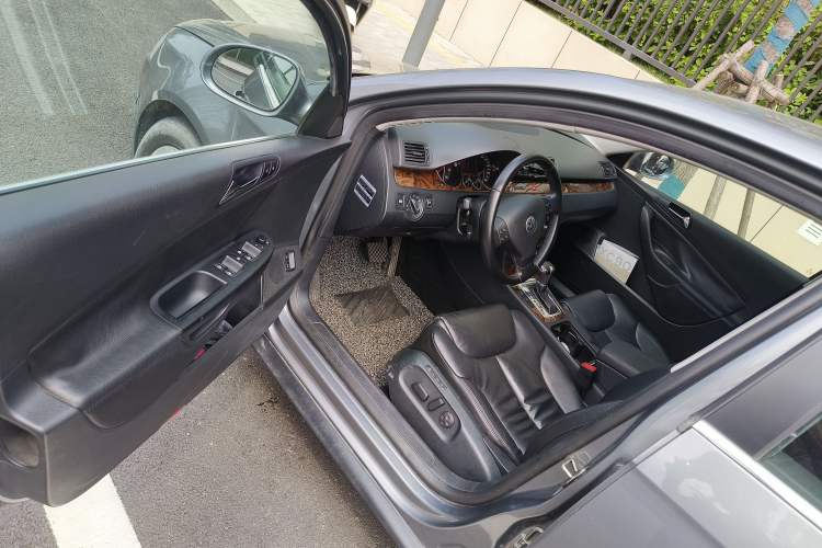 Used Volkswagen Magotan 2009 2.0 TSI DSG Luxury Version Driver Seat