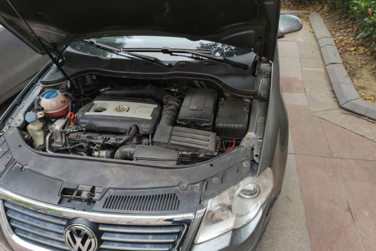 Used Volkswagen Magotan 2009 1.8 TSI DSG Comfort Edition Engine Bay Left