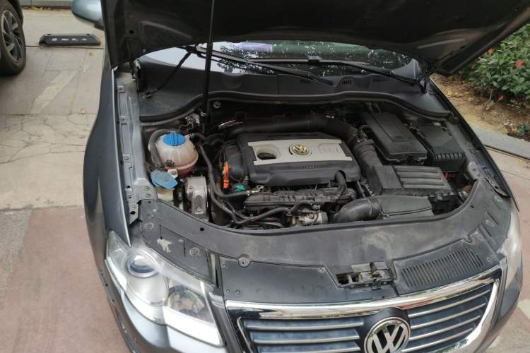 Used Volkswagen Magotan 2009 1.8 TSI DSG Comfort Edition Engine Bay Right