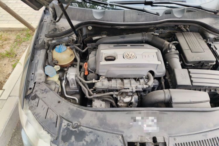 Used Volkswagen Magotan 2009 2.0 TSI DSG Luxury Version Engine Bay Right