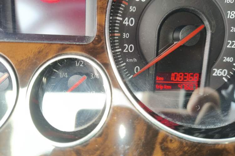 Used Volkswagen Magotan 2009 2.0 TSI DSG Luxury Version Odometer Close Up