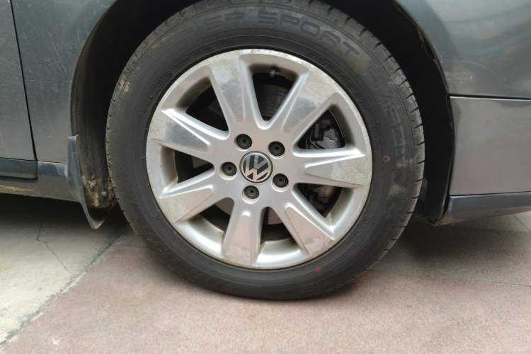 Used Volkswagen Magotan 2009 1.8 TSI DSG Comfort Edition Right Front Wheel Hub
