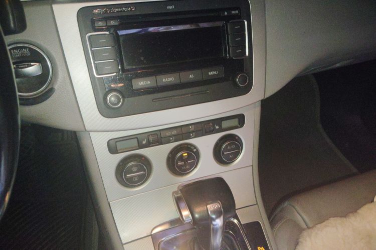 Used Volkswagen Magotan 2009 1.8 TSI DSG Luxury Edition Audio And AC Panel