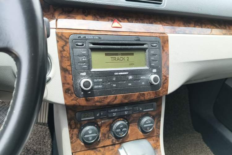 Used Volkswagen Magotan 2009 1.8 TSI DSG Luxury Edition Audio And AC Panel