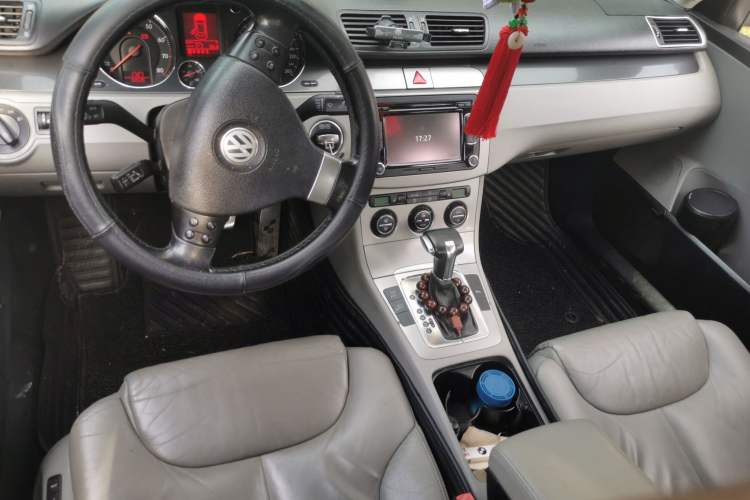 Used Volkswagen Magotan 2009 1.8 TSI DSG Comfort Edition Center Console