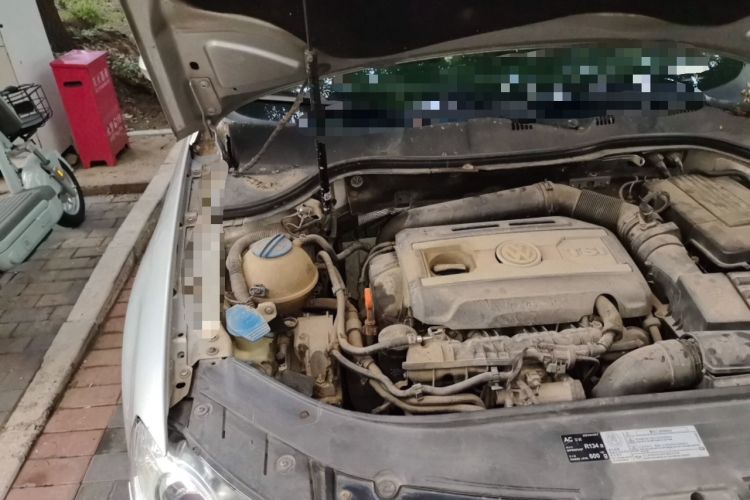 Used Volkswagen Magotan 2009 1.8 TSI DSG Comfort Edition Engine Bay Right