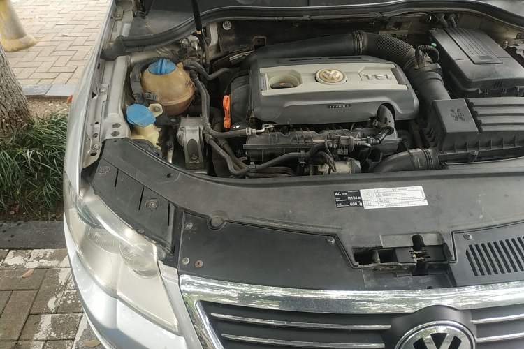 Used Volkswagen Magotan 2009 1.8 TSI DSG Luxury Edition Engine Bay Right