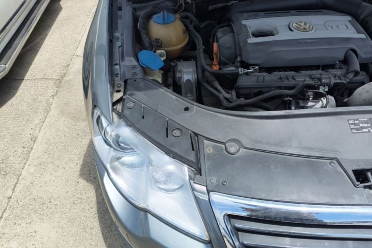 Used Volkswagen Magotan 2009 1.8 TSI DSG Luxury Edition Engine Bay Right