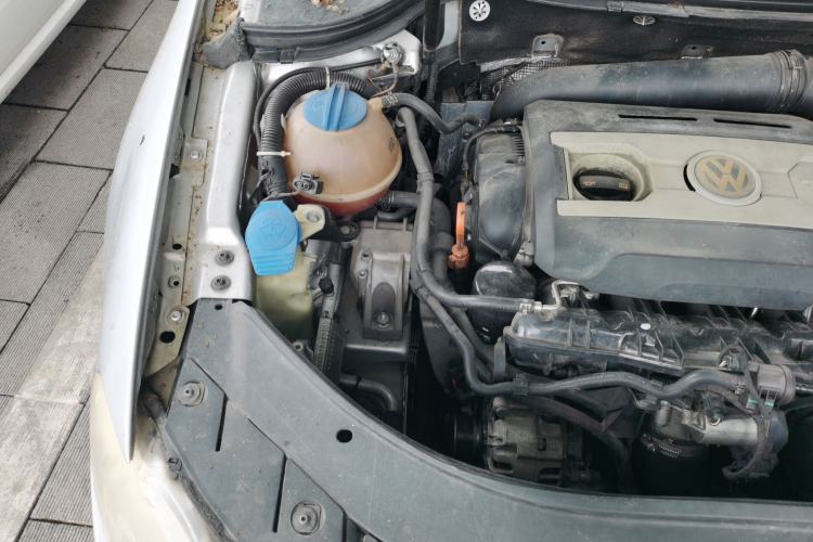Used Volkswagen Magotan 2009 1.8 TSI DSG Comfort Edition Engine Bay Right
