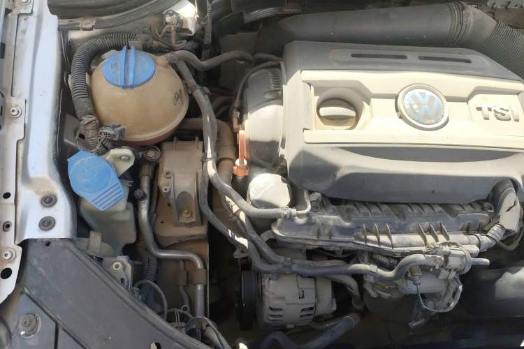 Used Volkswagen Magotan 2009 1.8 TSI DSG Comfort Edition Engine Bay Right