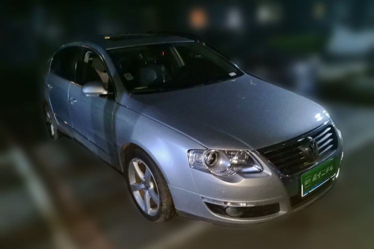 Used Volkswagen Magotan 2009 1.8 TSI DSG Comfort Edition Front Right 45 Deg
