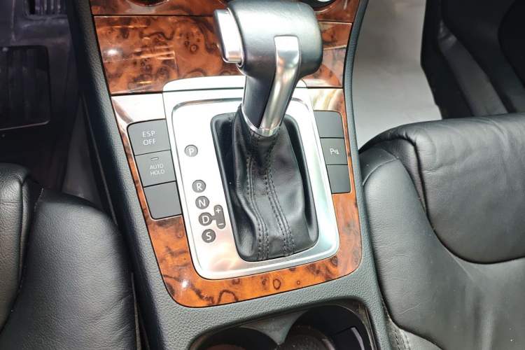 Used Volkswagen Magotan 2009 1.8 TSI DSG Luxury Edition Gear Lever