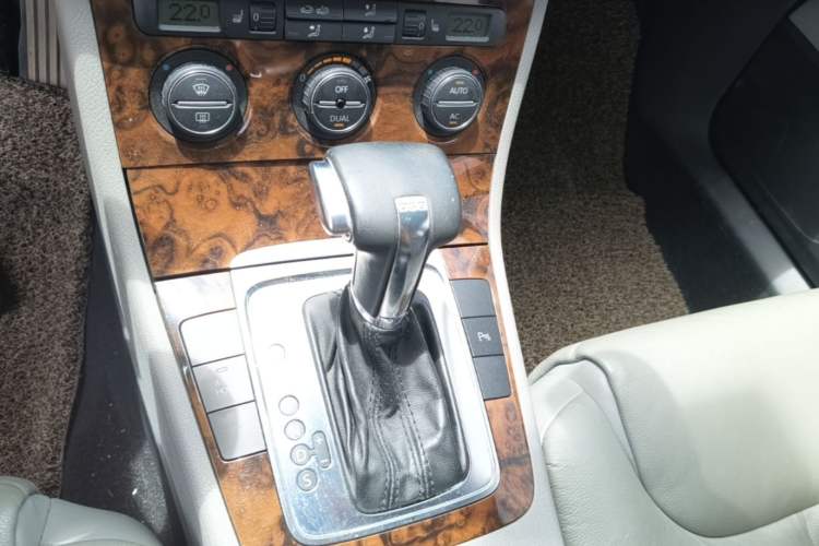 Used Volkswagen Magotan 2009 1.8 TSI DSG Luxury Edition Gear Lever