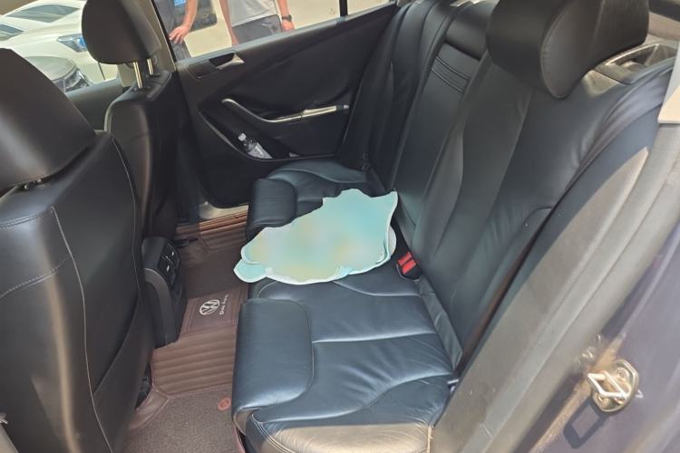 Used Volkswagen Magotan 2009 2.0 TSI DSG Comfort Edition Left Rear Seat