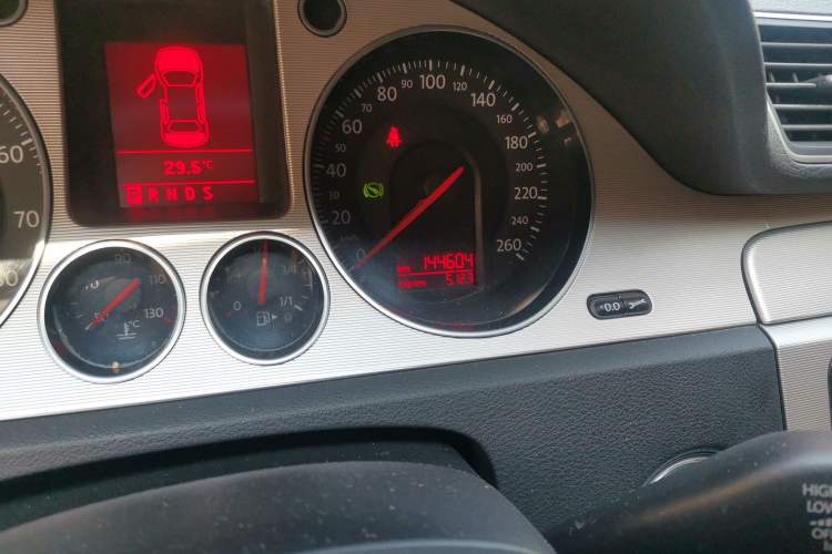 Used Volkswagen Magotan 2009 1.8 TSI DSG Luxury Edition Odometer Close Up