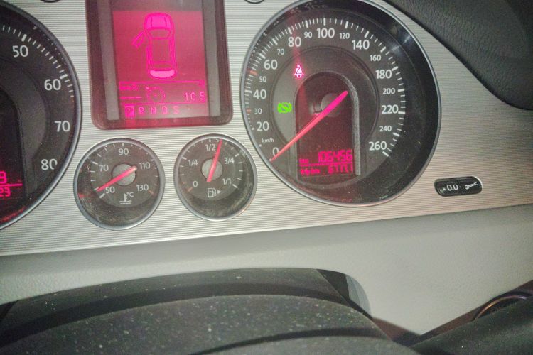 Used Volkswagen Magotan 2009 1.8 TSI DSG Luxury Edition Odometer Close Up