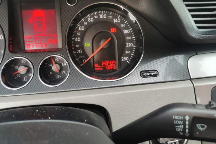Used Volkswagen Magotan 2009 1.8 TSI DSG Comfort Edition Odometer Close Up