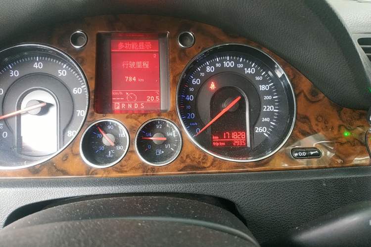 Used Volkswagen Magotan 2009 1.8 TSI DSG Luxury Edition Odometer Close Up