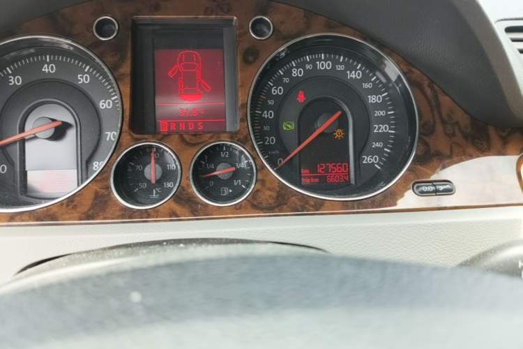 Used Volkswagen Magotan 2009 1.8 TSI DSG Luxury Edition Odometer Close Up