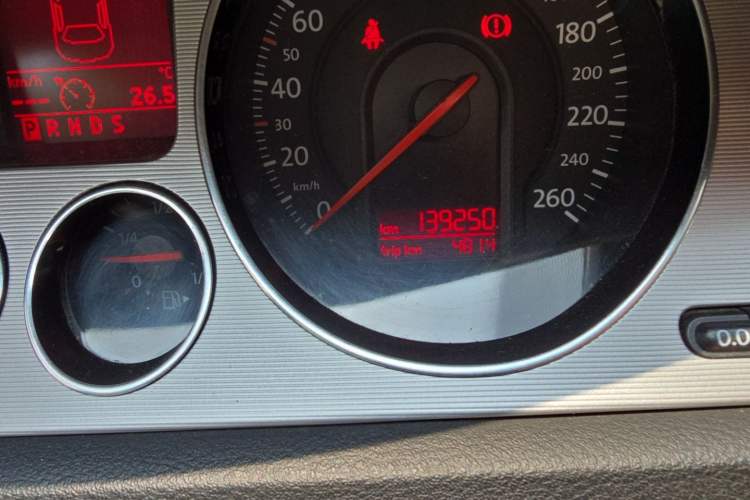 Used Volkswagen Magotan 2009 2.0 TSI DSG Comfort Edition Odometer Close Up