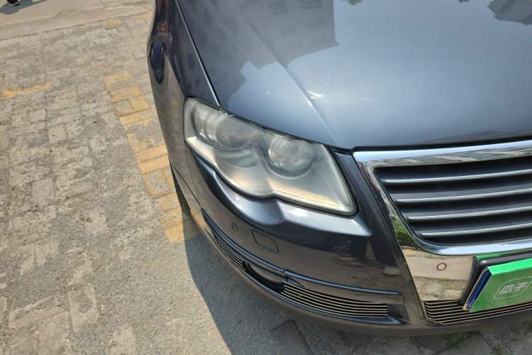Used Volkswagen Magotan 2009 2.0 TSI DSG Comfort Edition Right Front Headlight