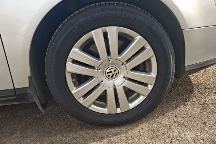 Used Volkswagen Magotan 2009 1.8 TSI DSG Luxury Edition Right Front Wheel Hub