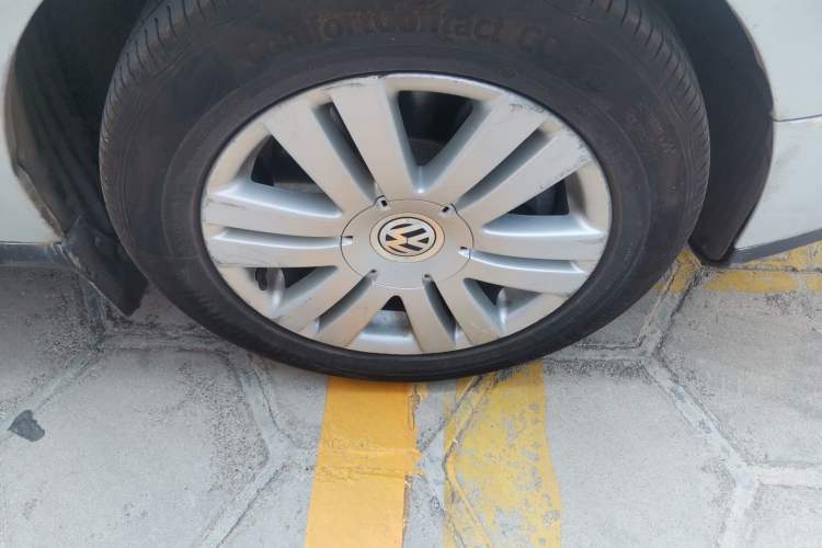 Used Volkswagen Magotan 2009 1.8 TSI DSG Luxury Edition Right Front Wheel Hub