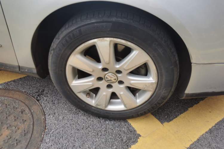 Used Volkswagen Magotan 2009 1.8 TSI DSG Comfort Edition Right Front Wheel Hub