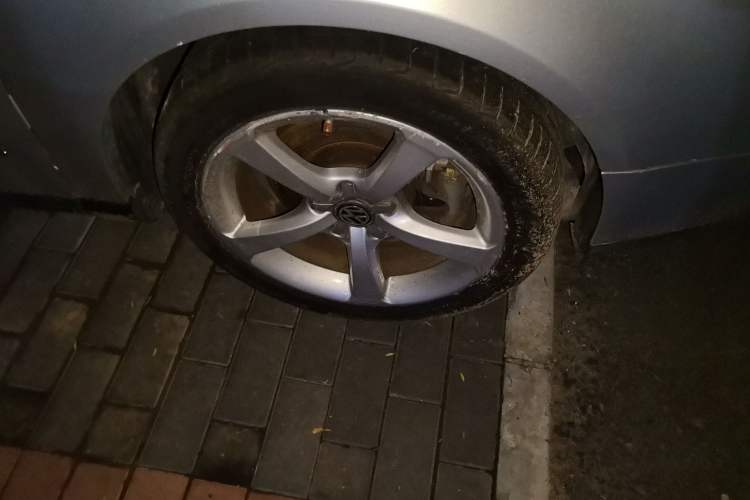 Used Volkswagen Magotan 2009 1.8 TSI DSG Comfort Edition Right Front Wheel Hub