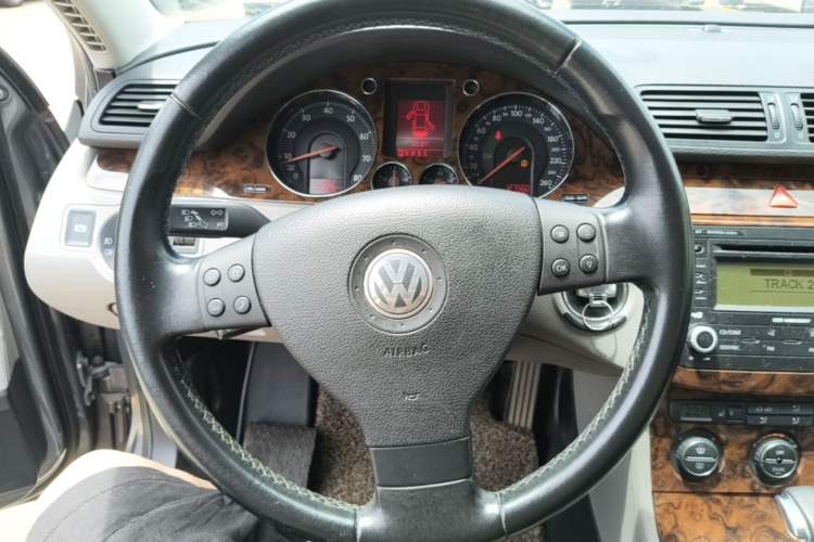 Used Volkswagen Magotan 2009 1.8 TSI DSG Luxury Edition Steering Wheel