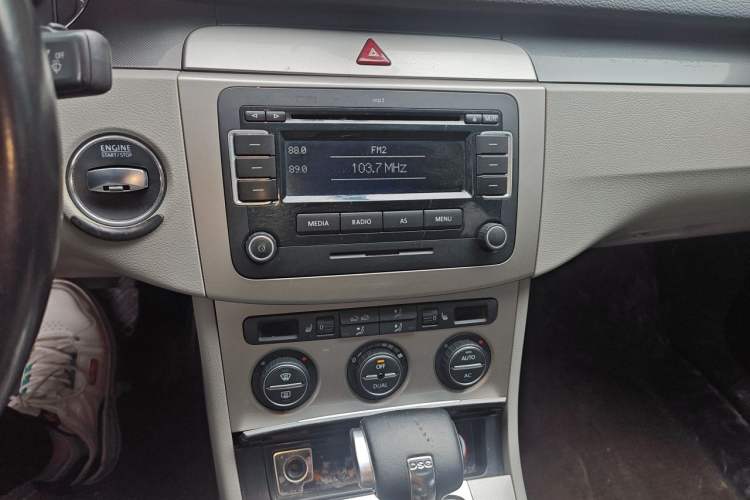 Used Volkswagen Magotan 2010 1.4TSI Elite Edition Audio And AC Panel