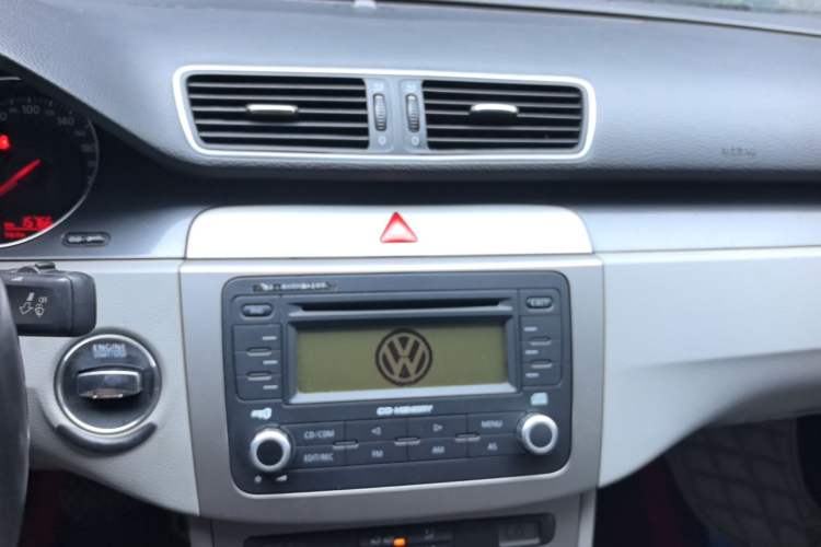 Used Volkswagen Magotan 2010 1.4TSI Elite Edition Audio And AC Panel