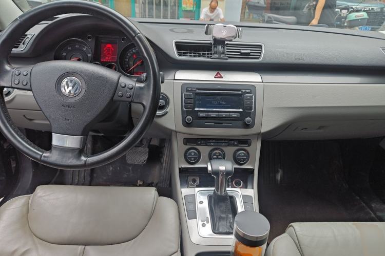 Used Volkswagen Magotan 2010 1.4TSI Elite Edition Center Console