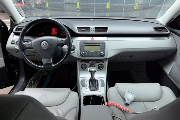 Used Volkswagen Magotan 2010 1.4TSI Elite Edition Center Console