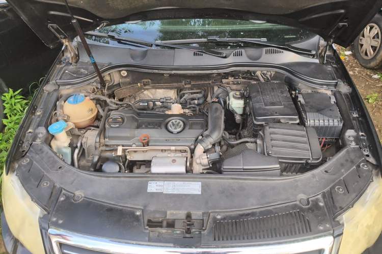 Used Volkswagen Magotan 2010 1.4TSI Elite Edition Engine Bay