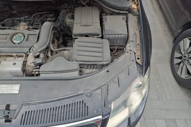 Used Volkswagen Magotan 2010 1.4TSI Elite Edition Engine Bay Left