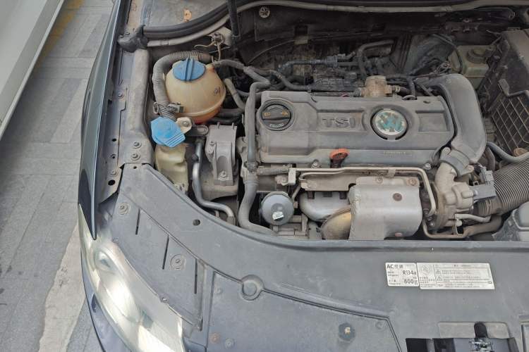 Used Volkswagen Magotan 2010 1.4TSI Elite Edition Engine Bay Right