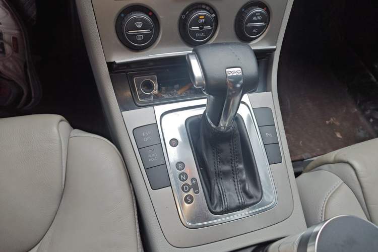 Used Volkswagen Magotan 2010 1.4TSI Elite Edition Gear Lever