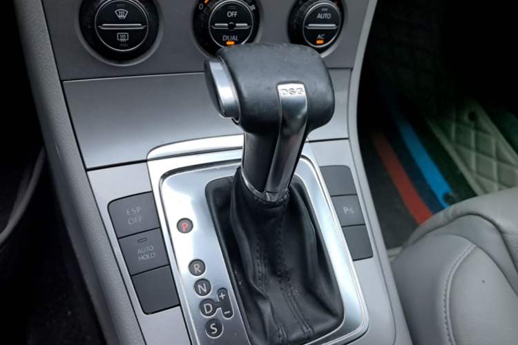 Used Volkswagen Magotan 2010 1.4TSI Elite Edition Gear Lever