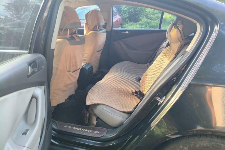 Used Volkswagen Magotan 2010 1.4TSI Elite Edition Left Rear Seat