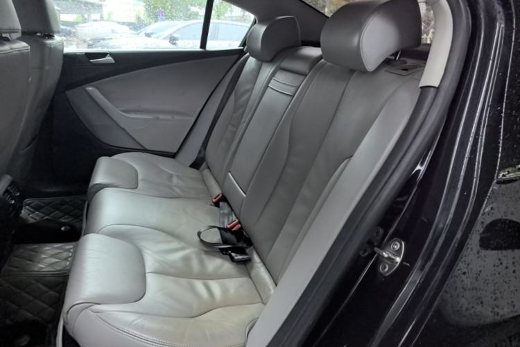 Used Volkswagen Magotan 2010 1.4TSI Elite Edition Left Rear Seat