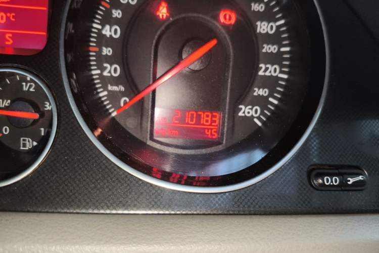 Used Volkswagen Magotan 2010 1.4TSI Elite Edition Odometer Close Up