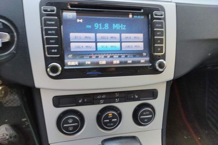 Used Volkswagen Magotan 2011 1.8TSI DSG Luxury Model Audio And AC Panel