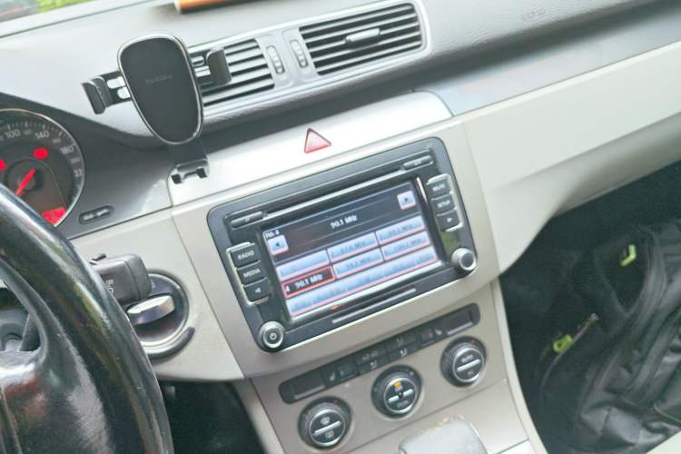 Used Volkswagen Magotan 2011 1.4 TSI Standard Edition Audio And AC Panel