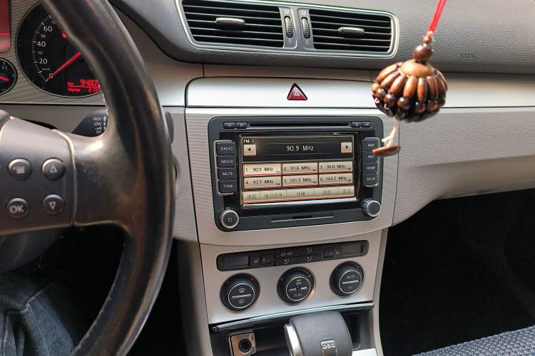 Used Volkswagen Magotan 2011 2.0 TSI DSG Luxury Edition Audio And AC Panel