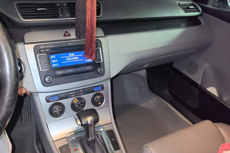 Used Volkswagen Magotan 2011 1.4 TSI Elite Edition Audio And AC Panel