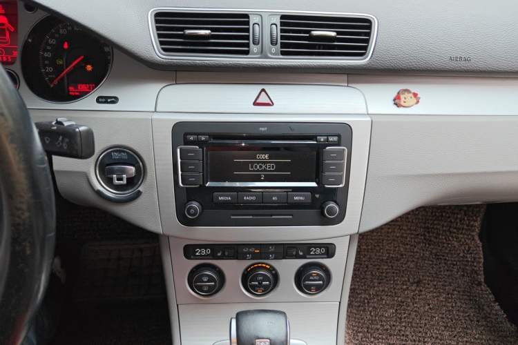 Used Volkswagen Magotan 2011 1.8TSI DSG Comfort Model Audio And AC Panel